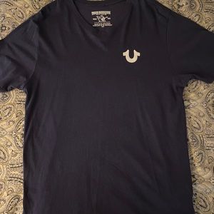 Men sz. Small True Religion v-neck shirt